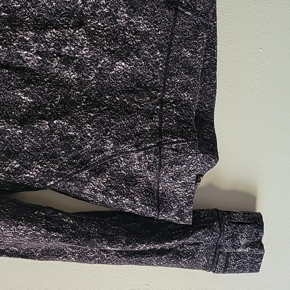 Lululemon Outrun The Elements Half Zip. Size 6. - Picture 4 of 9